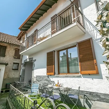 L' Angolino Di Cannobio: Stone For 4 With Terrace - Happy