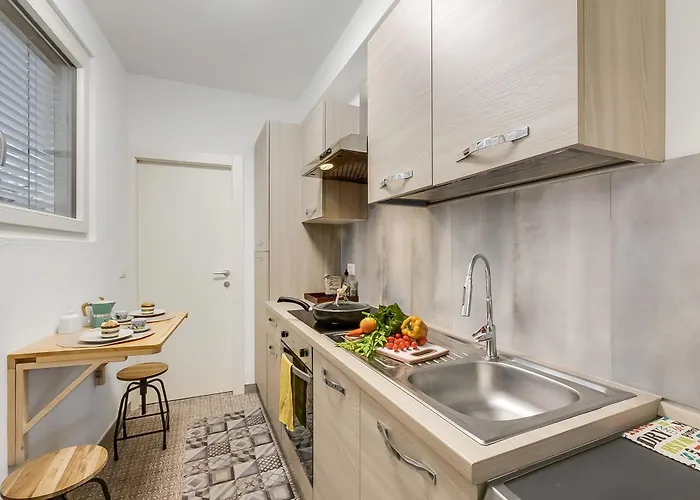 L' Angolino Di - Happy *