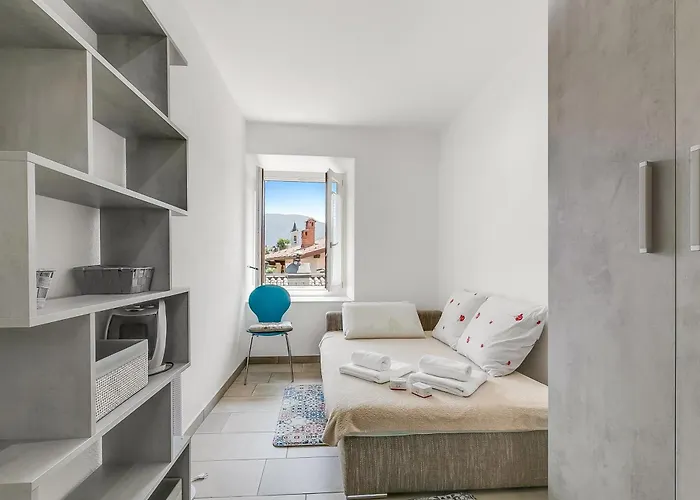 L' Angolino Di - Happy * Cannobio