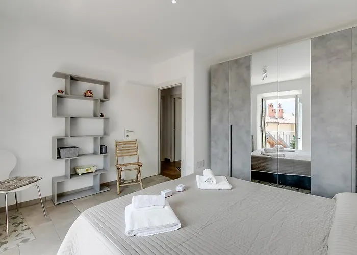 L' Angolino Di - Happy