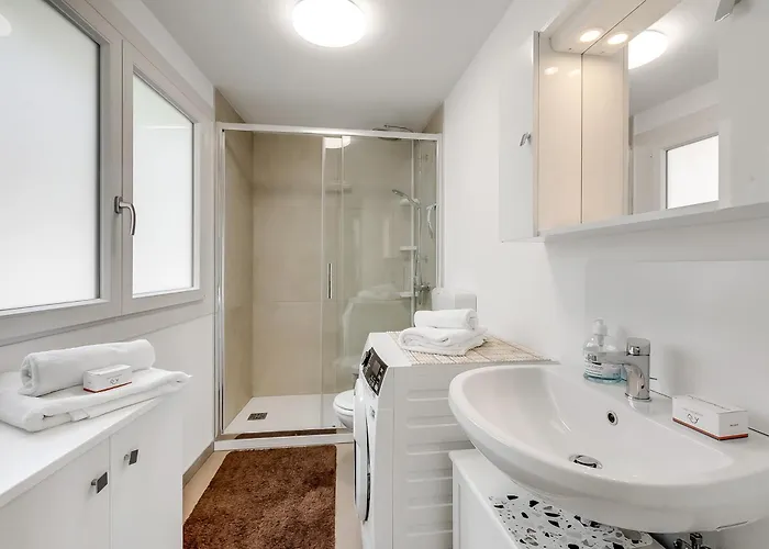 L' Angolino Di - Happy 카노비오